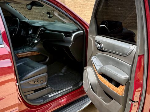 Used 2017 Chevrolet Suburban Premier image 12