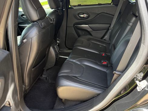 Used 2019 Jeep Cherokee Limited AWD/4WD image 11