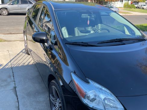 Used 2011 Toyota Prius One image 8