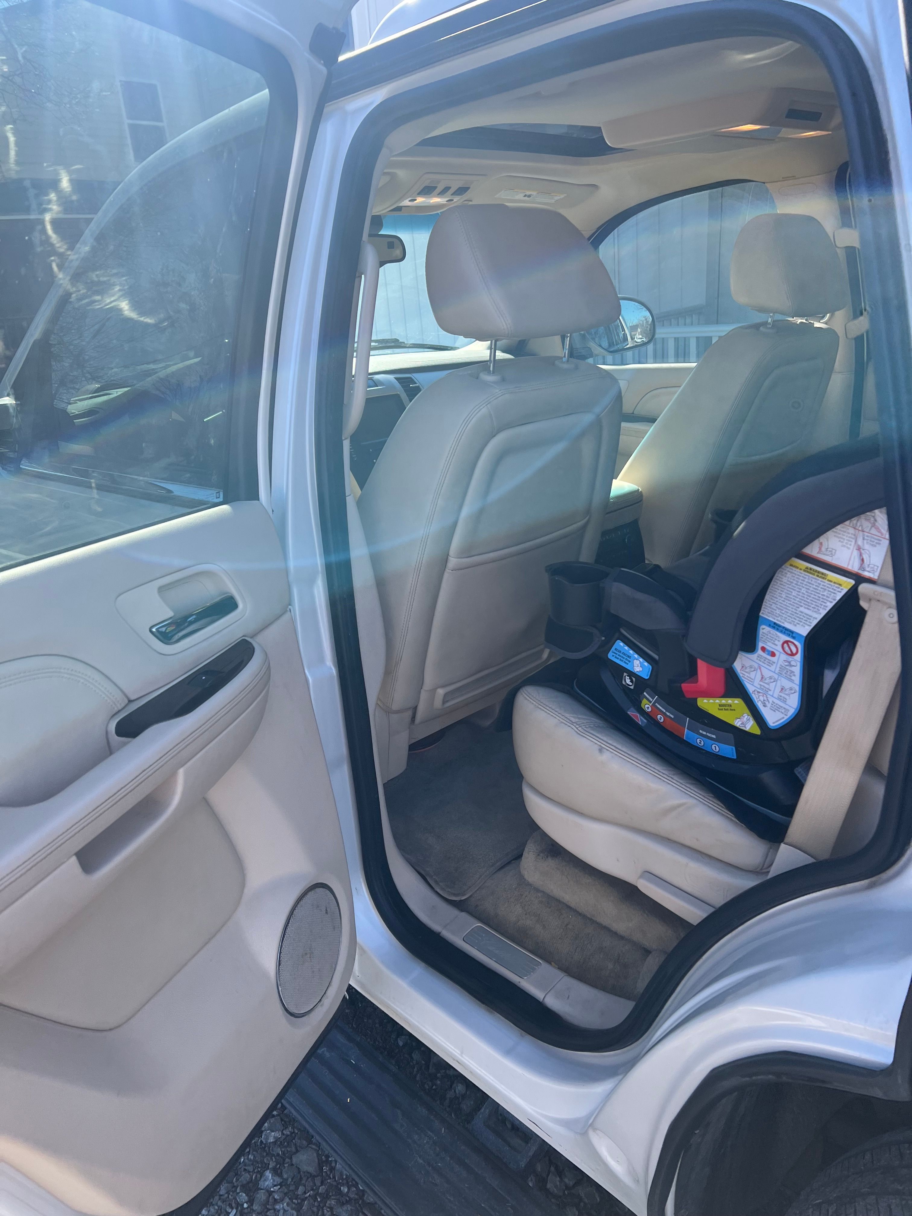Used 2007 Cadillac Escalade AWD w/ Information Package image 9