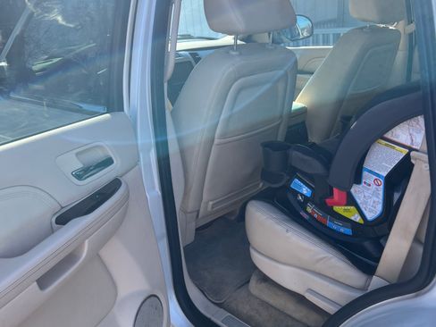 Used 2007 Cadillac Escalade AWD w/ Information Package image 9