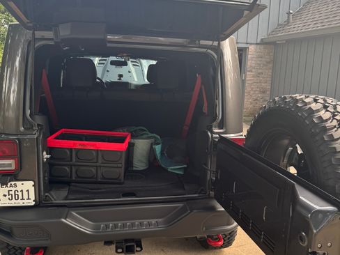 Used 2017 Jeep Wrangler Unlimited Rubicon image 16