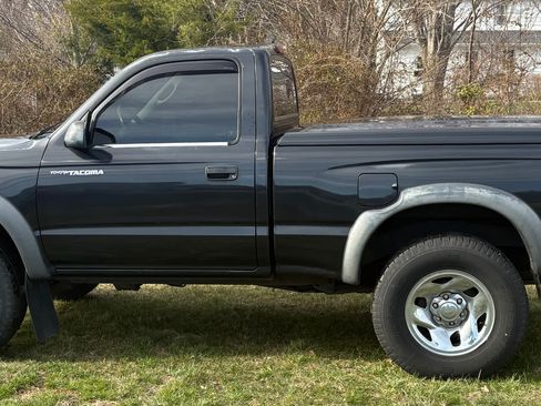 Used 2004 Toyota Tacoma Pickup 2D 6 ft image 1