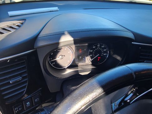 Used 2016 Mitsubishi Outlander GT image 21