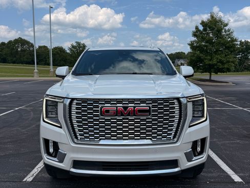 Used 2024 GMC Yukon XL Denali w/ Advanced Technology Package AWD/4WD image 9