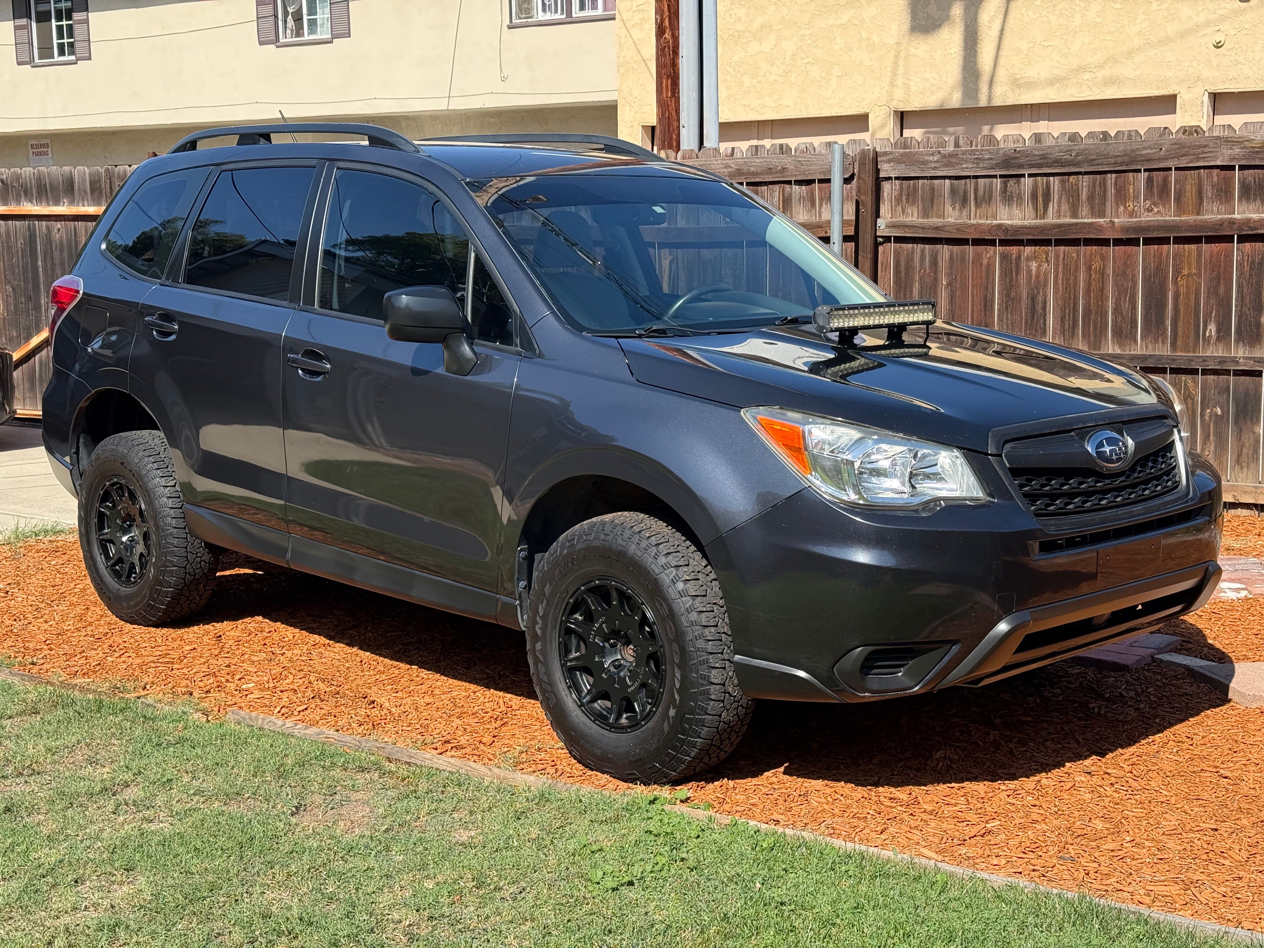 Used 2015 Subaru Forester 2.5i w/ Alloy Wheel Package AWD/4WD image 1