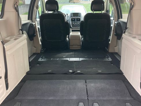 Used 2014 Dodge Grand Caravan SXT image 11