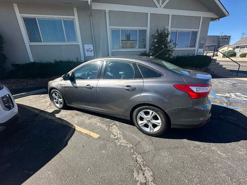 Used 2014 Ford Focus SE image 1