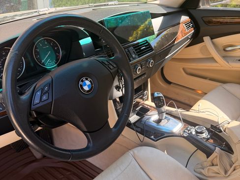 Used 2010 BMW 528i Sedan RWD image 5