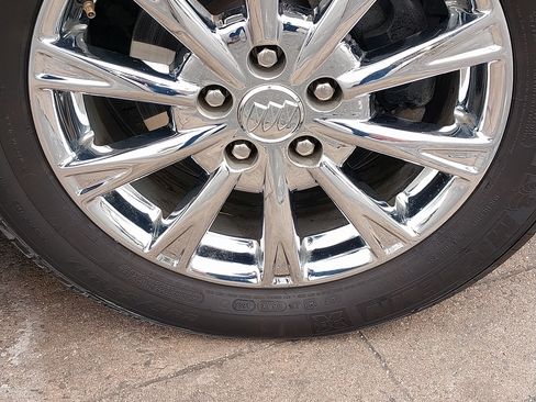 Used 2011 Buick Lucerne CXL image 12