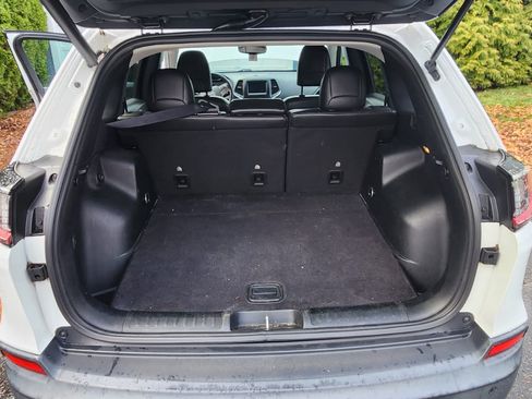 Used 2019 Jeep Cherokee Latitude Plus w/ Comfort/Convenience Group image 4