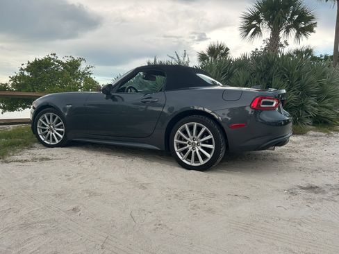 Used 2017 FIAT 124 Spider Lusso RWD image 5