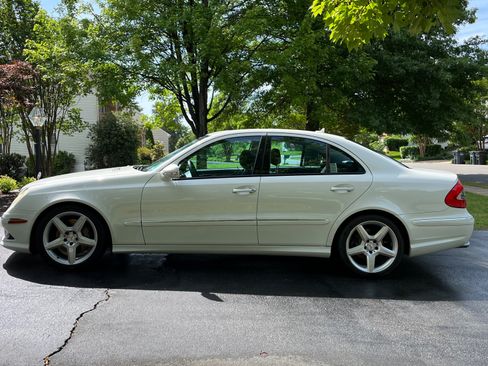 Used 2009 Mercedes-Benz E 350 Sedan image 1