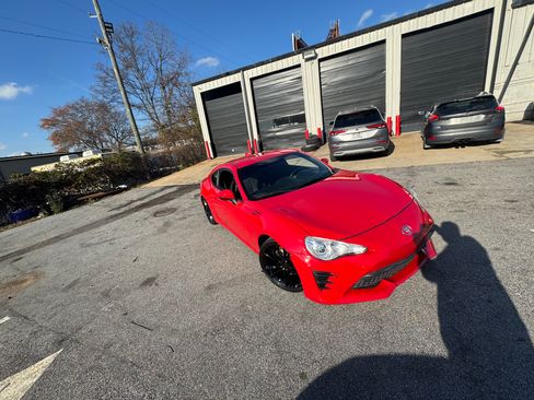 Used 2017 Toyota 86 image 5