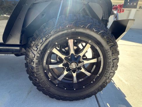 Used 2011 Jeep Wrangler Unlimited Rubicon w/ Call of Duty Group image 21