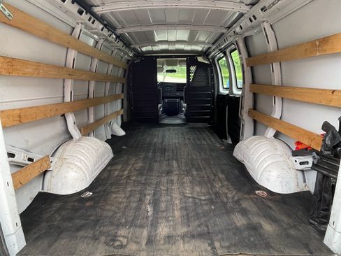 Used 2018 Chevrolet Express 2500 w/ Driver Convenience Package image 15