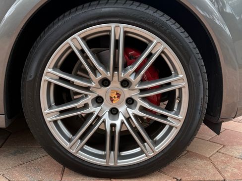 Used 2014 Porsche Cayenne GTS image 6