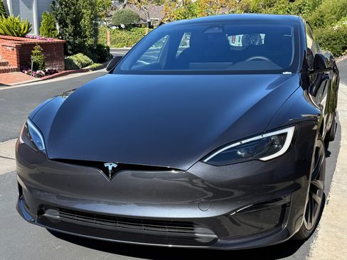 Used 2024 Tesla Model S image 1