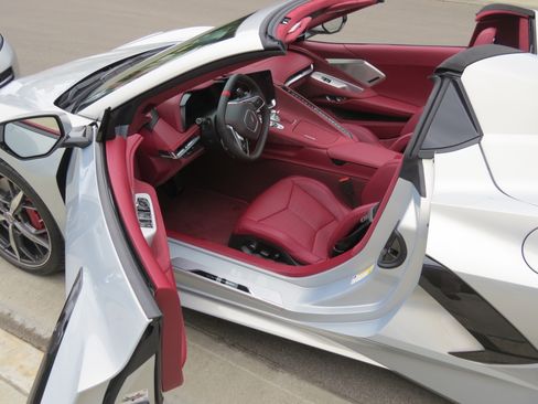 Used 2021 Chevrolet Corvette Stingray Premium Conv w/ Z51 Performance Package image 8