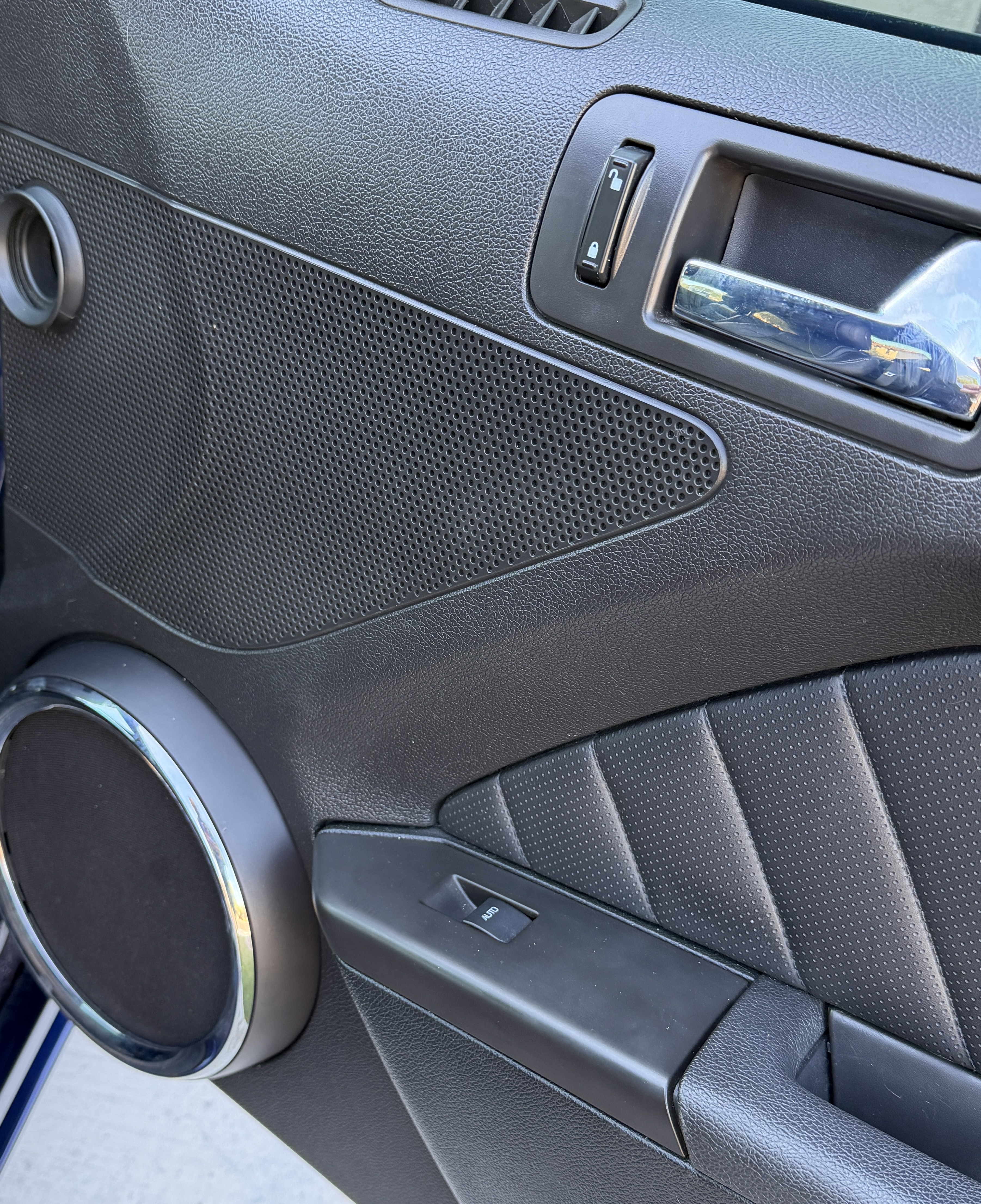Used 2012 Ford Mustang GT Premium w/ Security Pkg RWD image 12