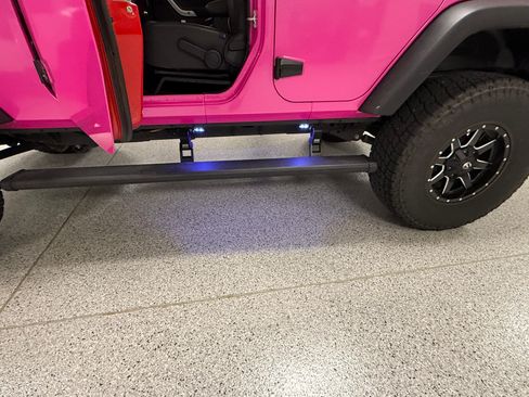 Used 2017 Jeep Wrangler Unlimited Rubicon w/ Connectivity Group image 27