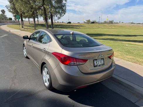 Used 2013 Hyundai Elantra GLS w/ Preferred Pkg image 10