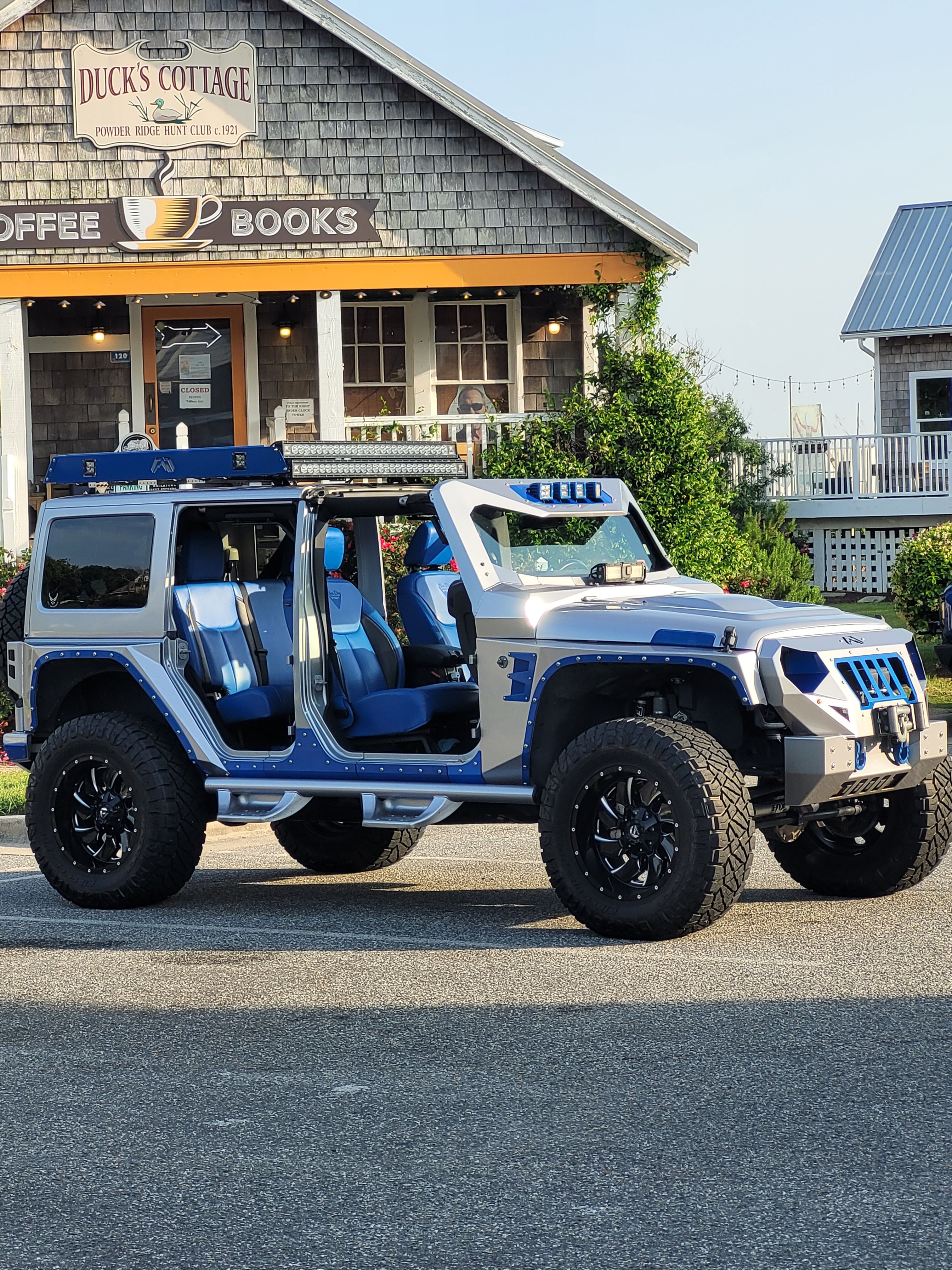Used 2015 Jeep Wrangler Unlimited Rubicon w/ Connectivity Group AWD/4WD image 4