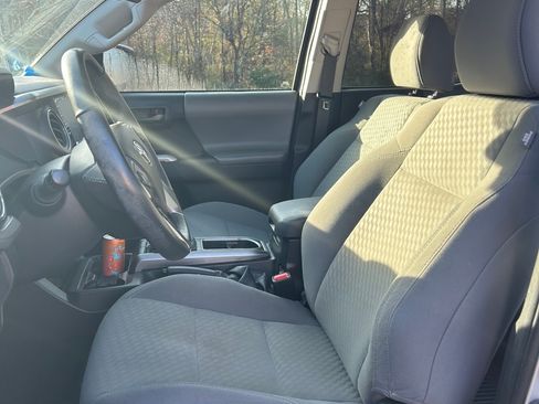 Used 2020 Toyota Tacoma SR5 image 9