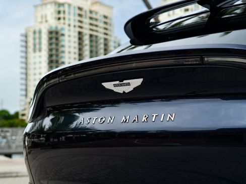 Used 2021 Aston Martin DBX AWD/4WD image 28