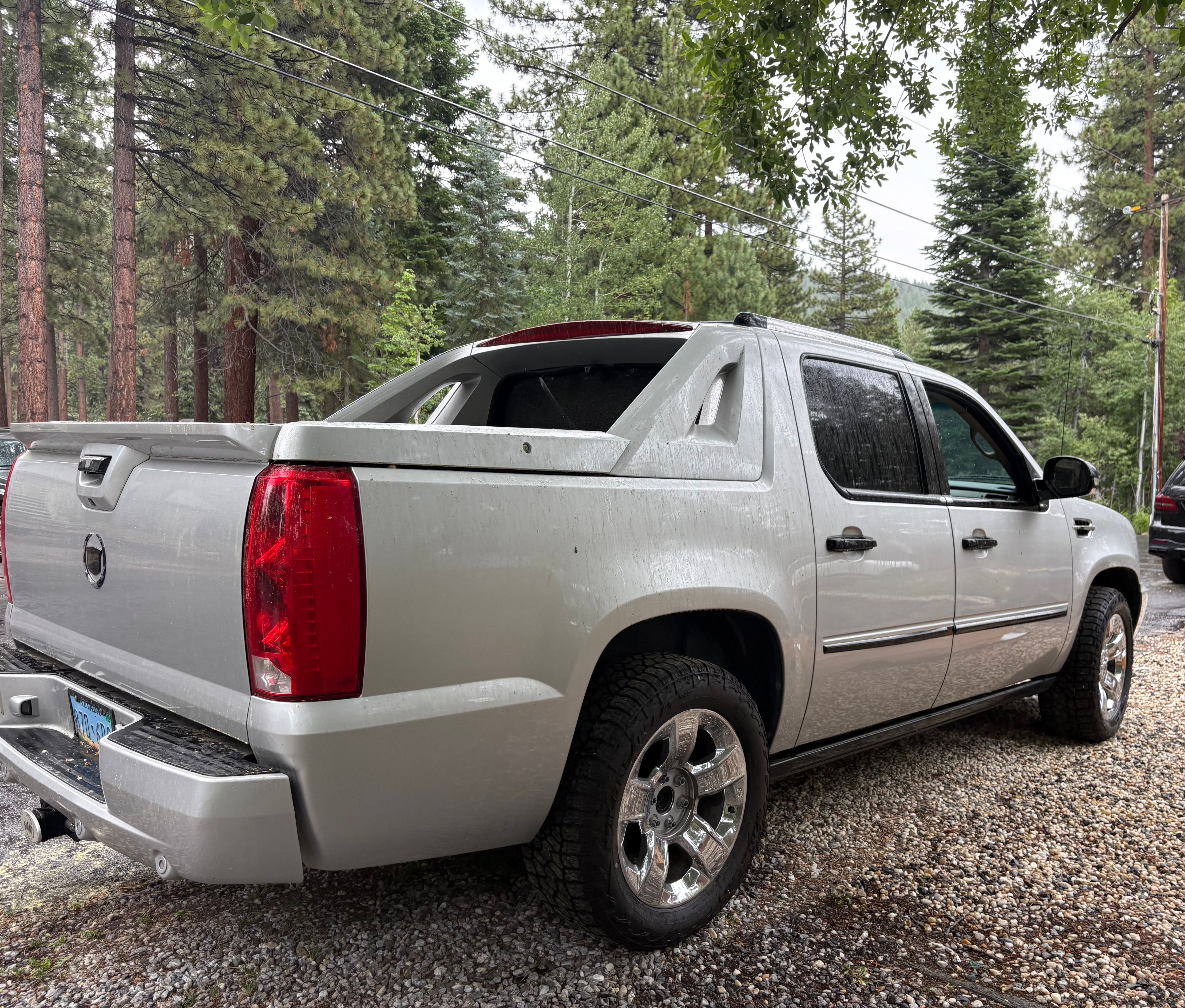 Used 2011 Cadillac Escalade EXT Premium AWD/4WD image 4