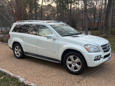 Used 2011 Mercedes-Benz GL 450 4MATIC image 5