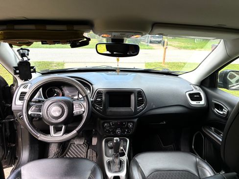 Used 2017 Jeep Compass Latitude w/ Popular Equipment Group AWD/4WD image 14