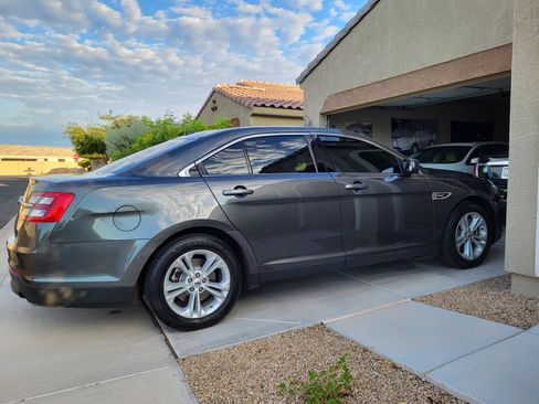 Used 2016 Ford Taurus SE image 11