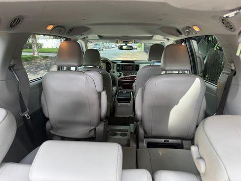 Used 2013 Toyota Sienna XLE image 6