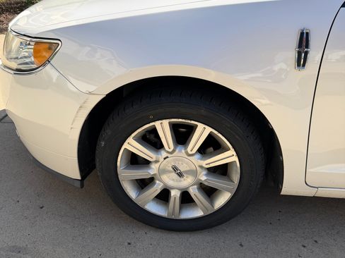 Used 2010 Lincoln MKZ image 18