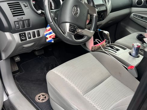 Used 2014 Toyota Tacoma PreRunner w/ SR5 Package image 9