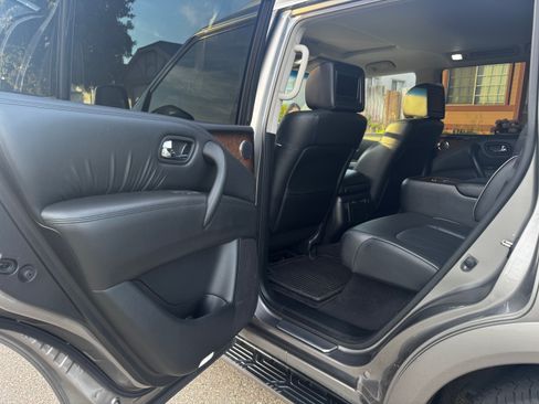 Used 2013 INFINITI QX56 4WD w/ Deluxe Touring Pkg image 21