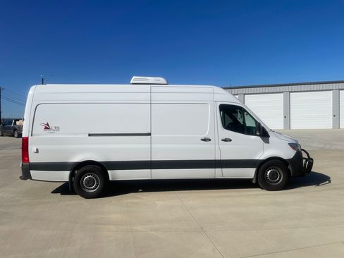 Used 2023 Mercedes-Benz Sprinter 2500 image 6