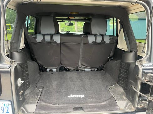Used 2014 Jeep Wrangler Unlimited Sport w/ Quick Order Package 23S AWD/4WD image 19