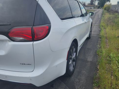 Used 2018 Chrysler Pacifica Limited w/ Tire & Wheel Group image 15