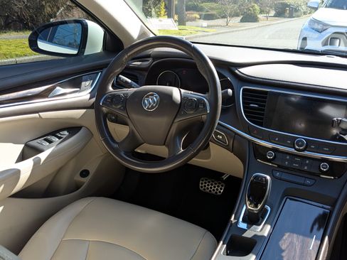 Used 2017 Buick LaCrosse Preferred image 8