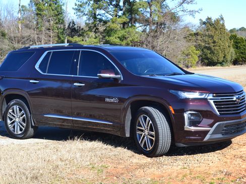 Used 2022 Chevrolet Traverse High Country w/ LPO, Cargo Package image 1