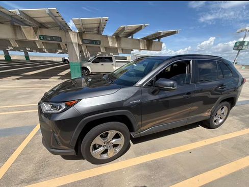 Used 2021 Toyota RAV4 XLE Premium AWD/4WD image 4
