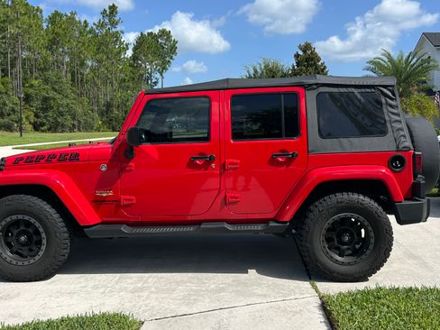 Used 2015 Jeep Wrangler Unlimited Sahara w/ Connectivity Group image 5
