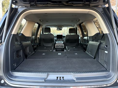 Used 2022 Ford Expedition XLT image 21