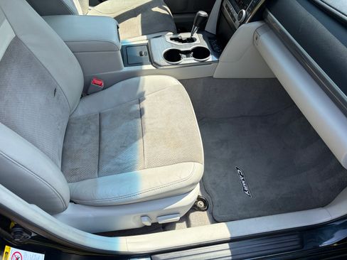 Used 2014 Toyota Camry XLE w/ Leather Package FWD image 11