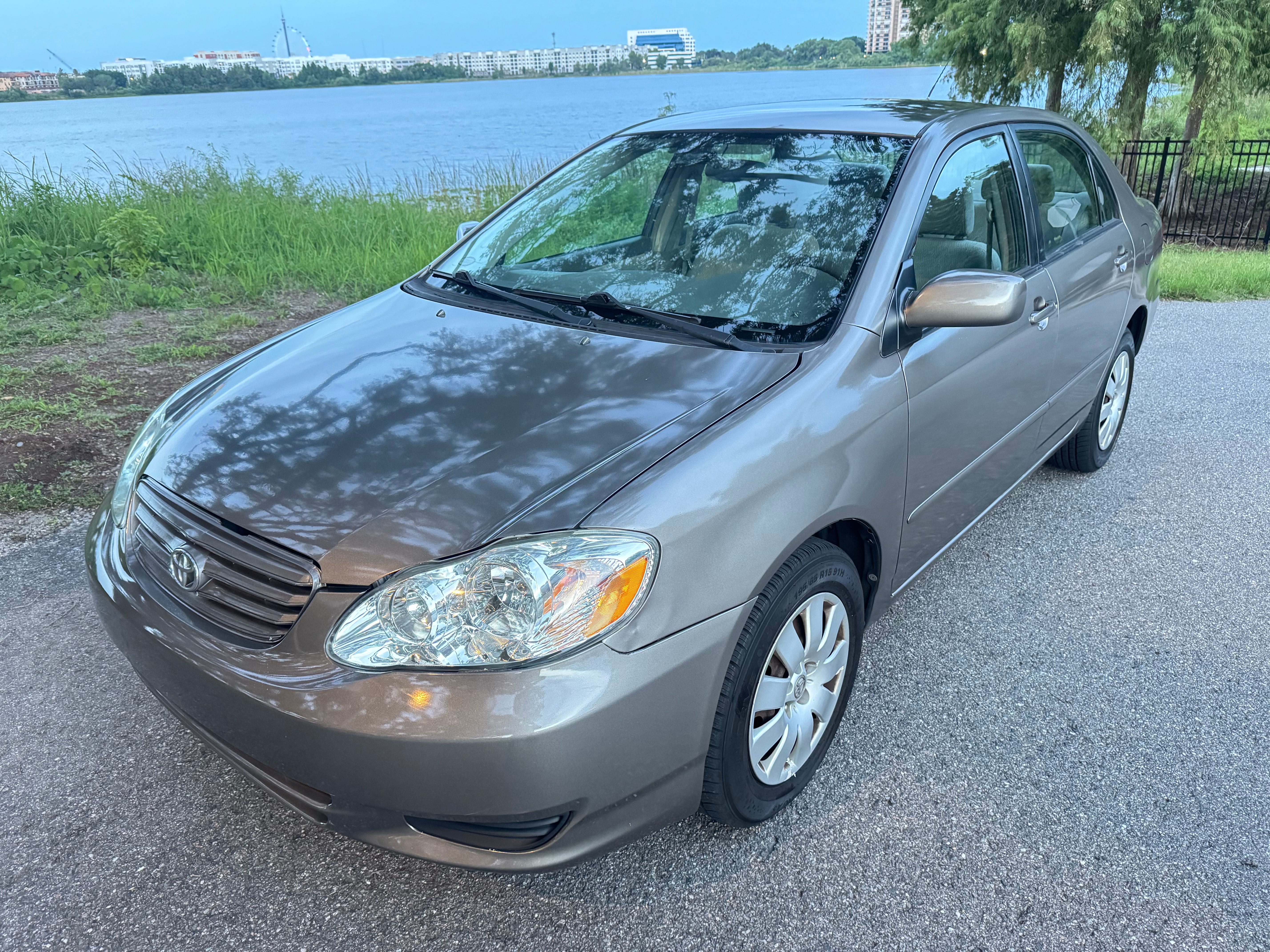 Used 2004 Toyota Corolla LE FWD image 1