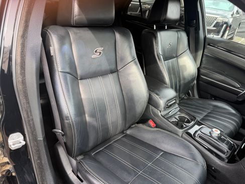 Used 2017 Chrysler 300 S image 11
