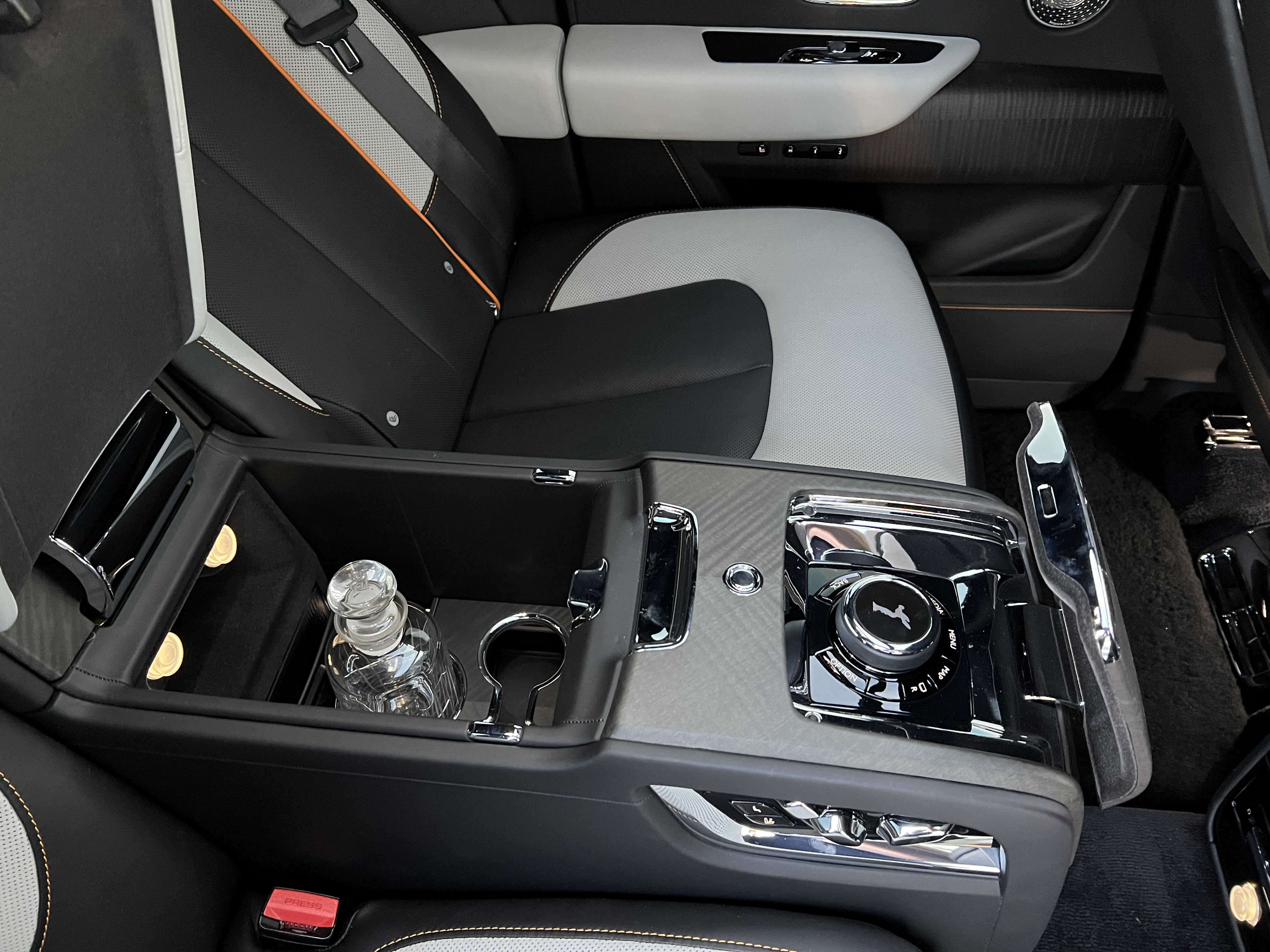 Used 2019 Rolls-Royce Cullinan AWD/4WD image 14