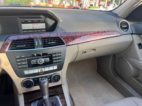 Used 2014 Mercedes-Benz C 250 Sedan image 9